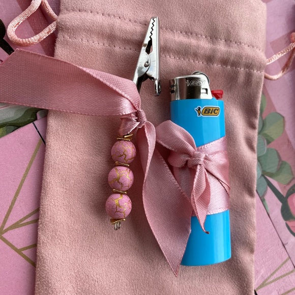 When A Woman Smokes Kit 💨 - Picture 4 of 9